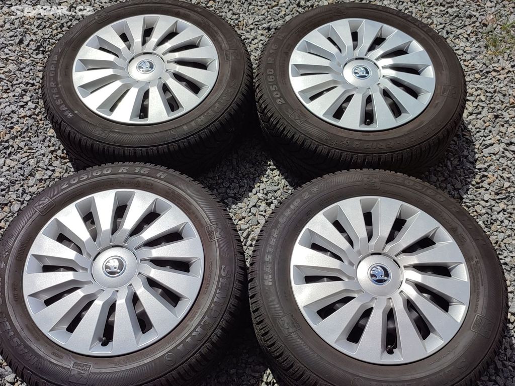 Zánovní zimní komplet Škoda 16" 5x112 ET46 pneu