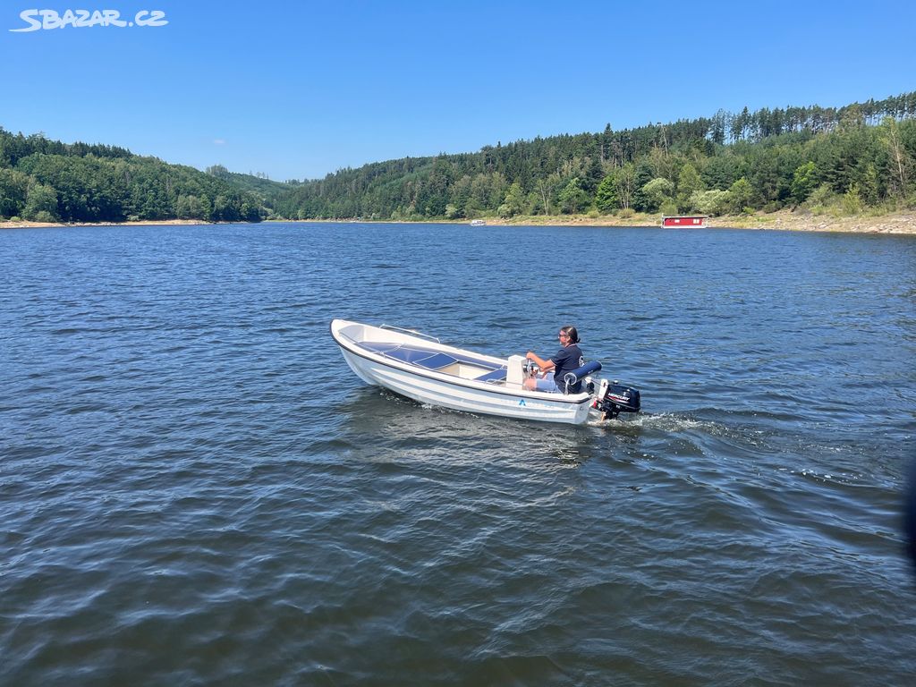 Nová motorová loď Szymanski 430 + Mercury F 5 MH