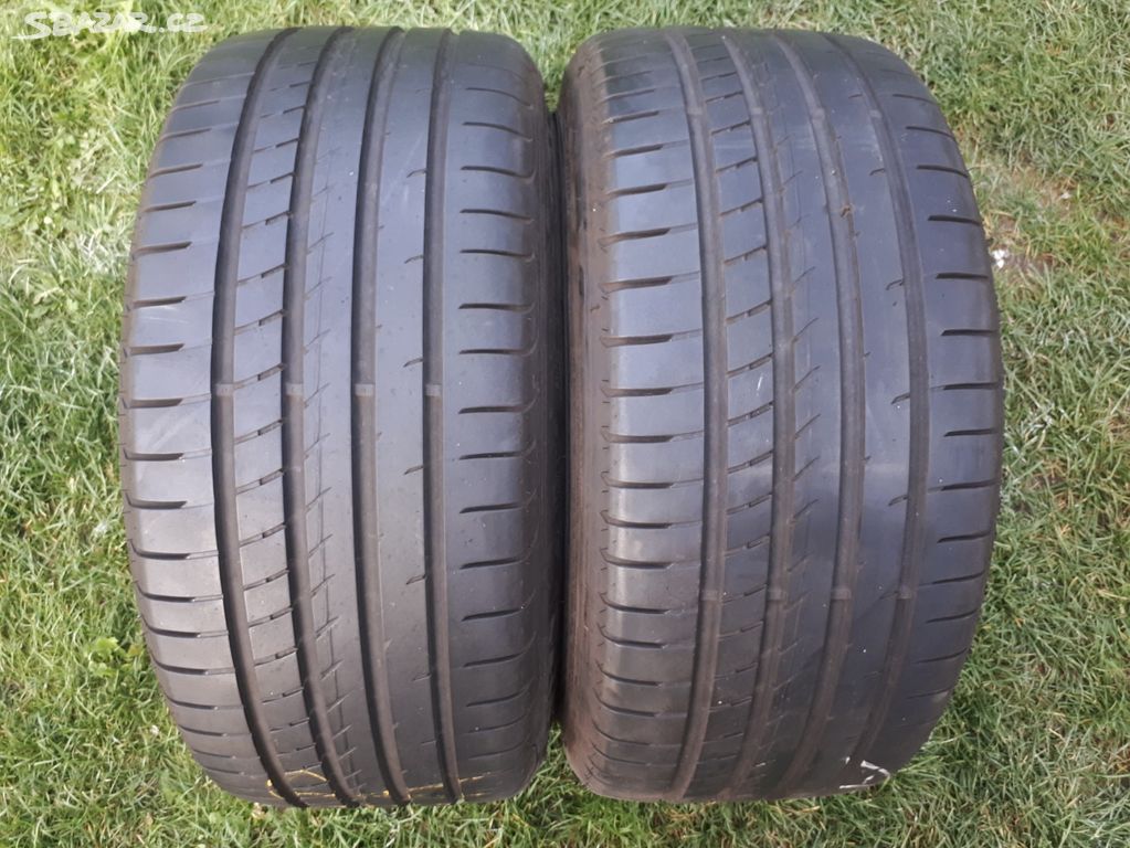 * R18"- 235/40/18 Téměř NOVÉ letní pneu pár 95Y XL