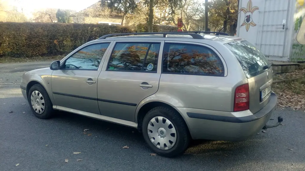 Škoda Octavia combi 1.9 TDI Elegance rv 11/2010-CZ - fotka 2
