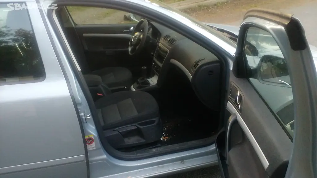 Škoda Octavia combi 1.6 TDI 77kW Elegance Facelift - fotka 5