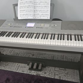 Obrázek k inzerátu: Digitalni piano Yamaha DGX 640 pedály