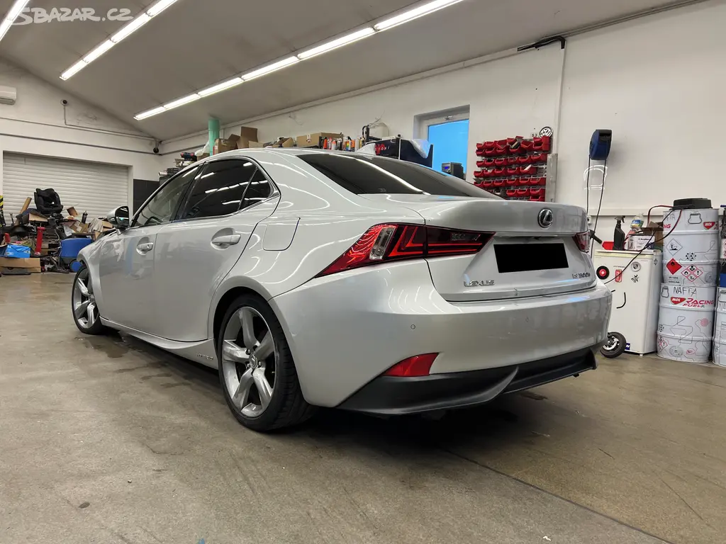 Lexus IS 300h 2.5l 133 kW - fotka 5