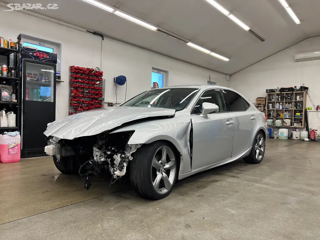 Lexus IS 300h 2.5l 133 kW - fotka 4