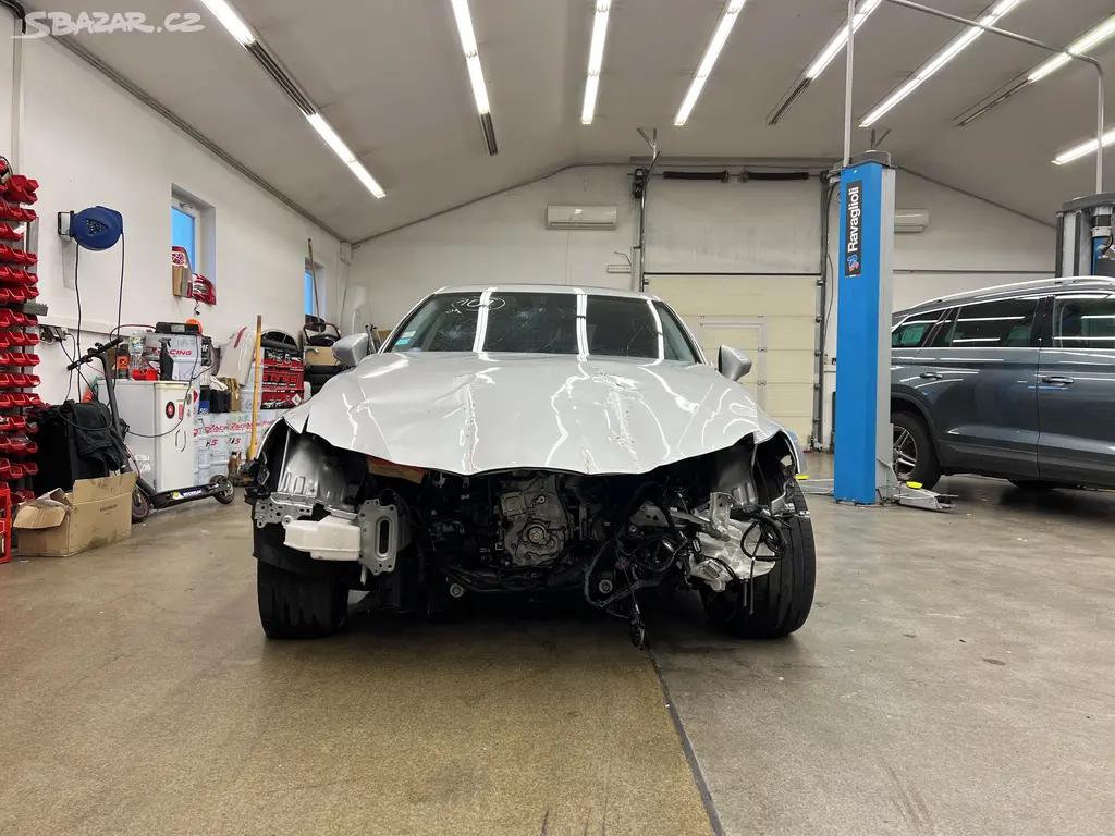 Lexus IS 300h 2.5l 133 kW - fotka 3