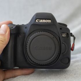 Obrázek k inzerátu: Canon 6D + peak design popruh, originální balení