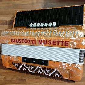 Obrázek k inzerátu: Akordeon (harmonika, heligonka) Giustozzi Musette