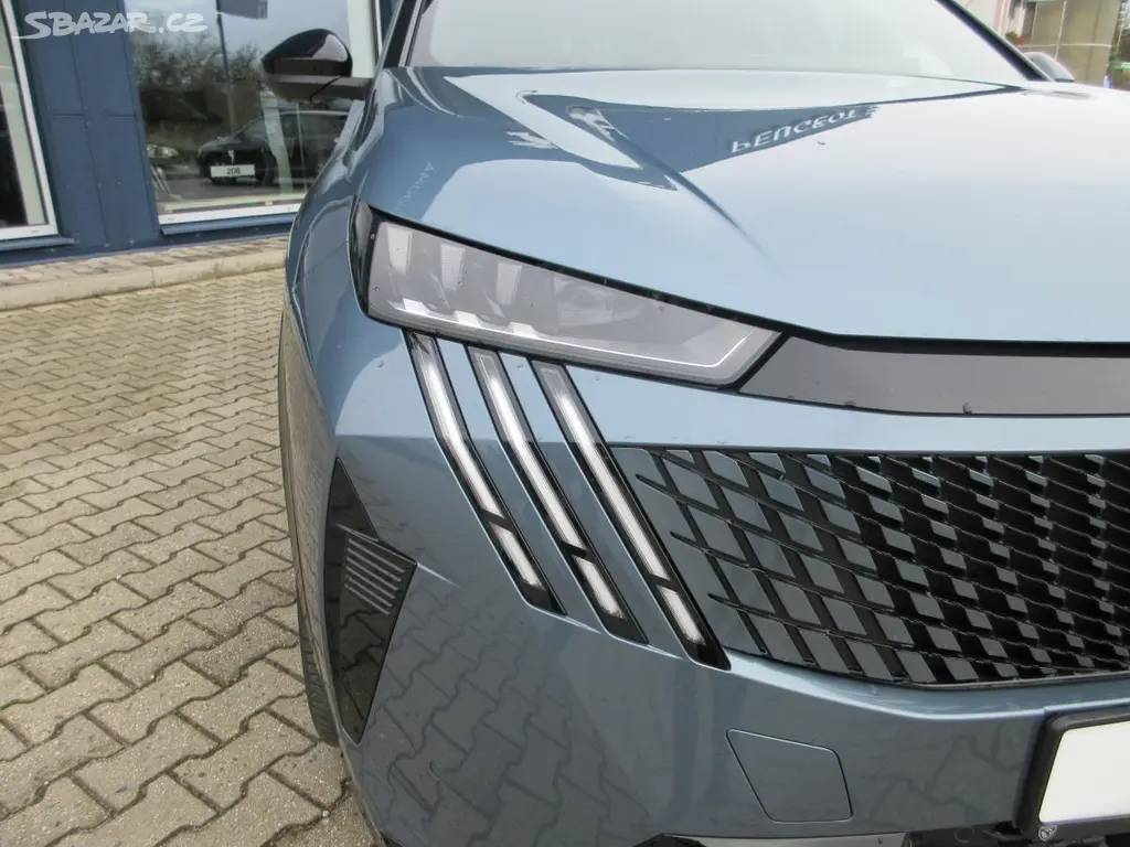 Peugeot 5008, GT Elektromotor 157 kW / 210 k - fotka 2