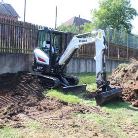 Obrázek k inzerátu: Výkopové práce bagrem Bobcat E27 - Kladno