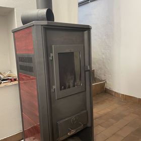 Obrázek k inzerátu: Krbová kamna s výměníkem 12KW