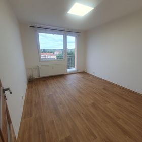 Obrázek k inzerátu: Pronájem bytu 2+1 62m2 s balkónem