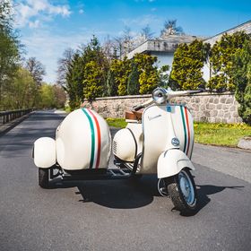 Obrázek k inzerátu: Motorka Piaggio Vespa 150CC (1974) ITALY SIDECAR