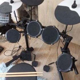 Obrázek k inzerátu: ELEKTRONICKÉ BICÍ Alesis DEBUT KIT