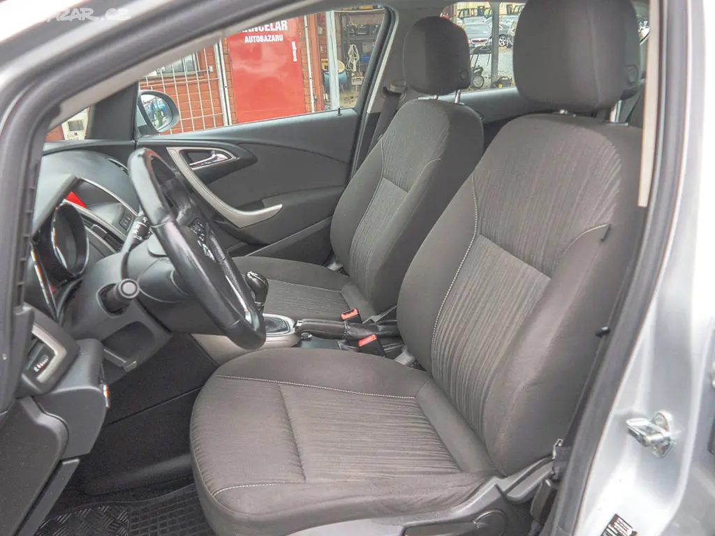 Opel Astra ČR 1.6i 16V 1 majitelka - fotka 5