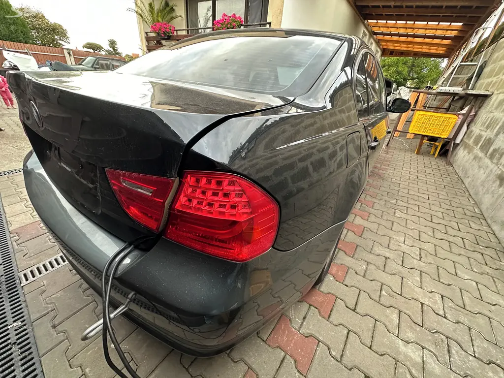 BMW 320d poškozené bez motoru pouze kastle E90 - fotka 4