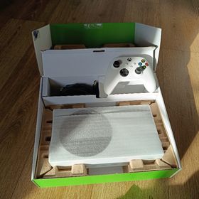 Obrázek k inzerátu: Xbox series S - top stav Datart