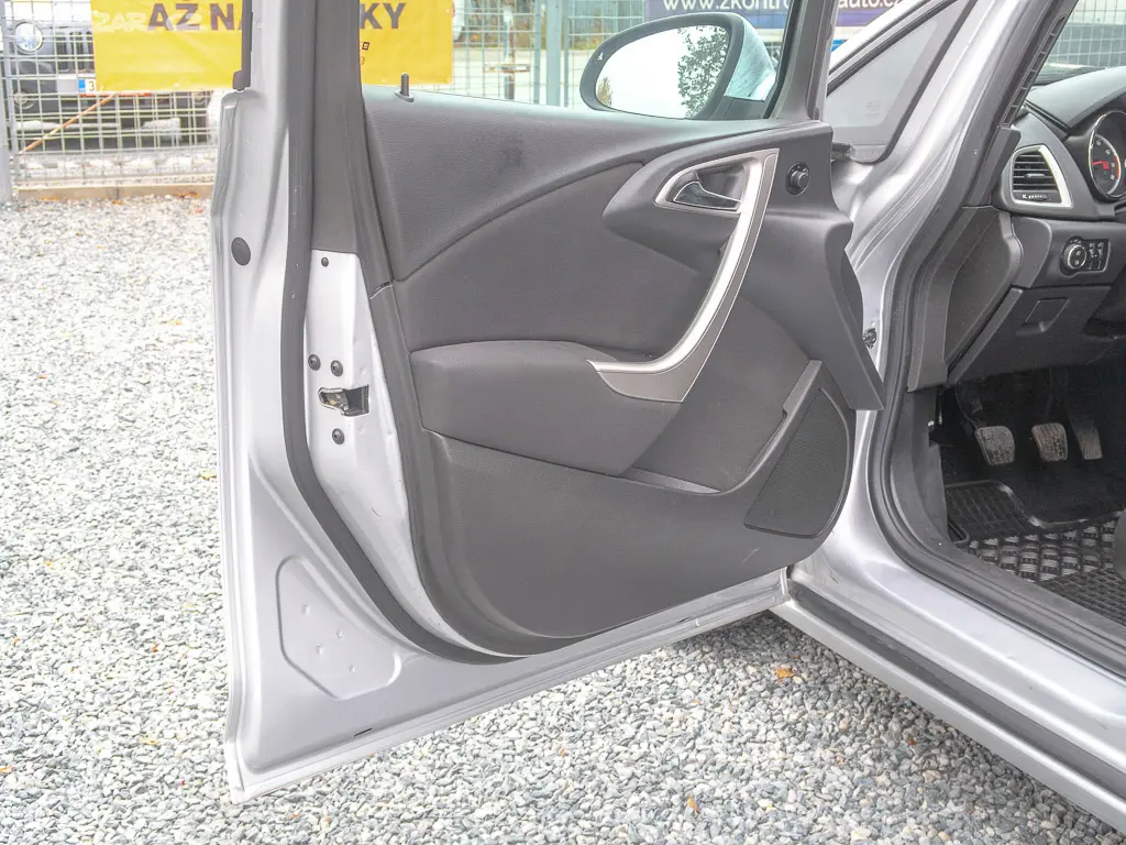 Opel Astra ČR 1.6i 16V 1 majitelka - fotka 3