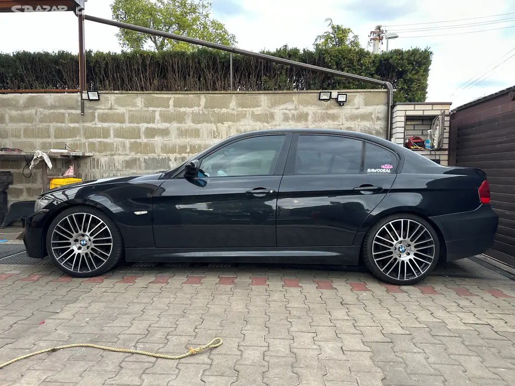 BMW 320d poškozené bez motoru pouze kastle E90 - fotka 2
