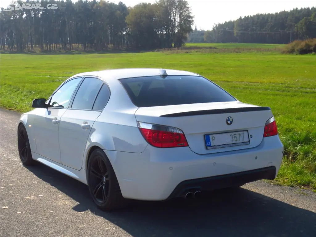 BMW Řada 5, 4,8 550i V8 Alpineweiss - fotka 4