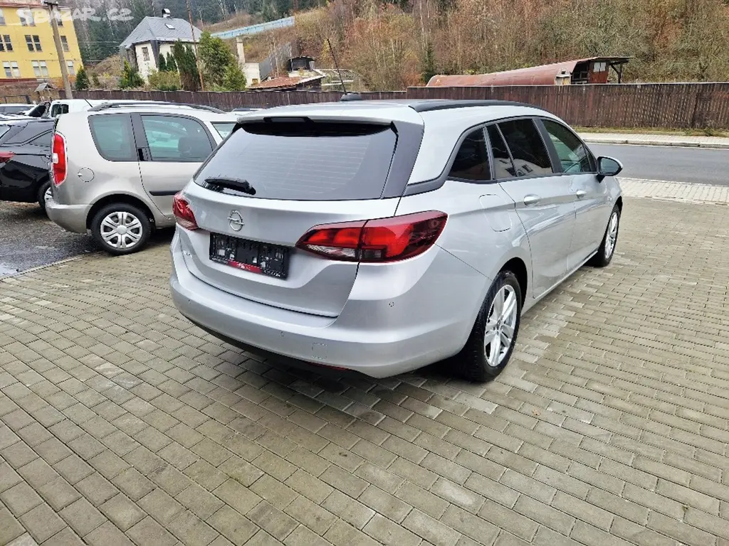 Opel Astra, 1.6 TDCi (90 kW), 119 tis. km - fotka 4