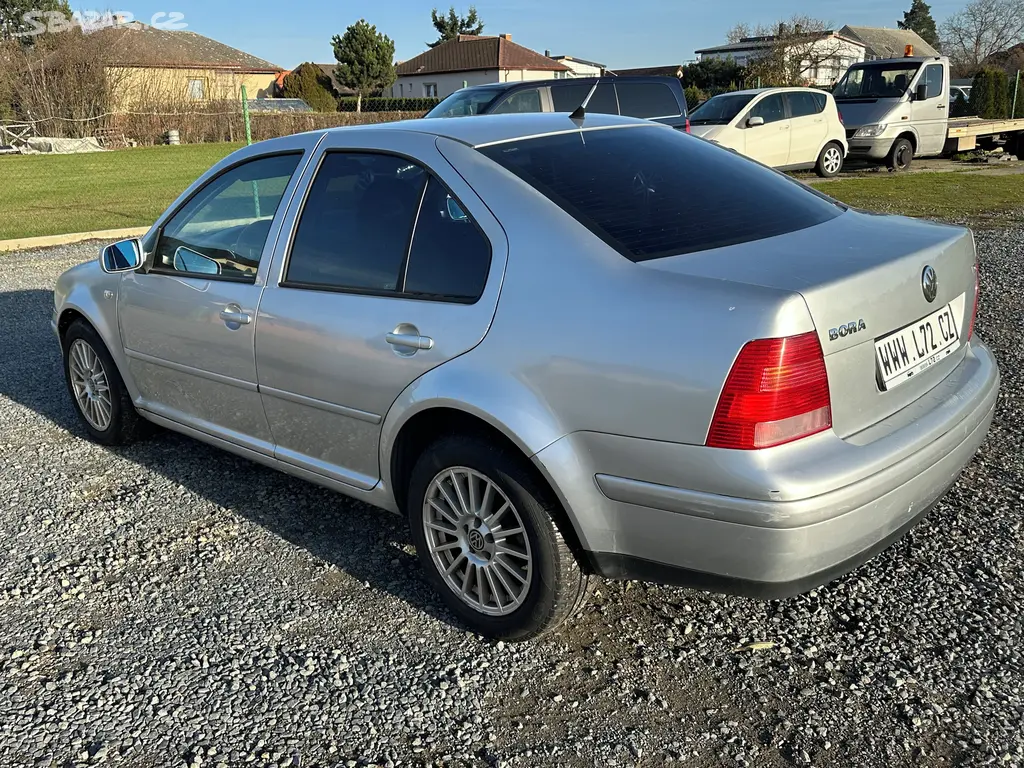 Volkswagen Bora 1.6 benzin - fotka 4