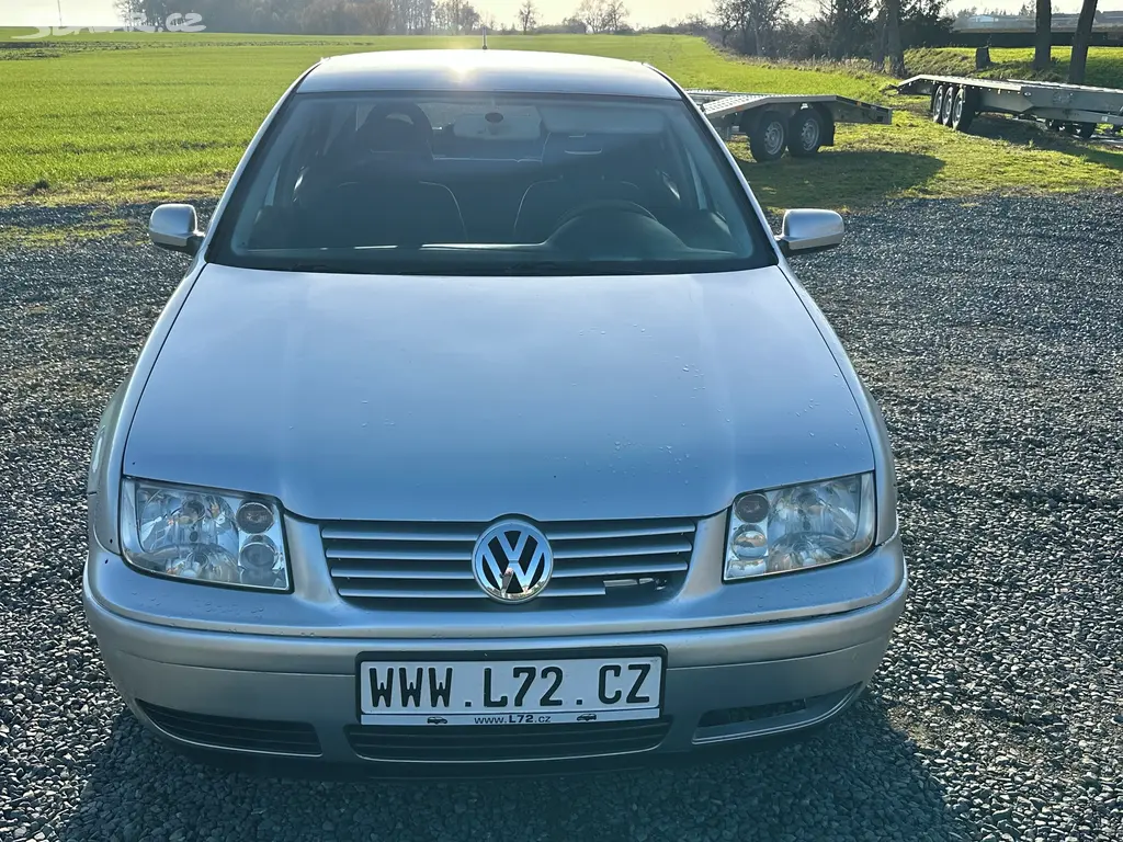 Volkswagen Bora 1.6 benzin - fotka 2
