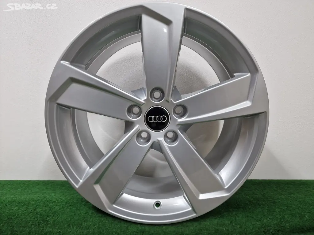 Audi A3  Alu kola 18"  Zimní  Originál  Nové