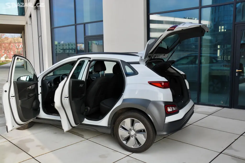 Hyundai KONA EV ELEKTRIC 100Kw 1 MAJITEL KAMERA - fotka 4