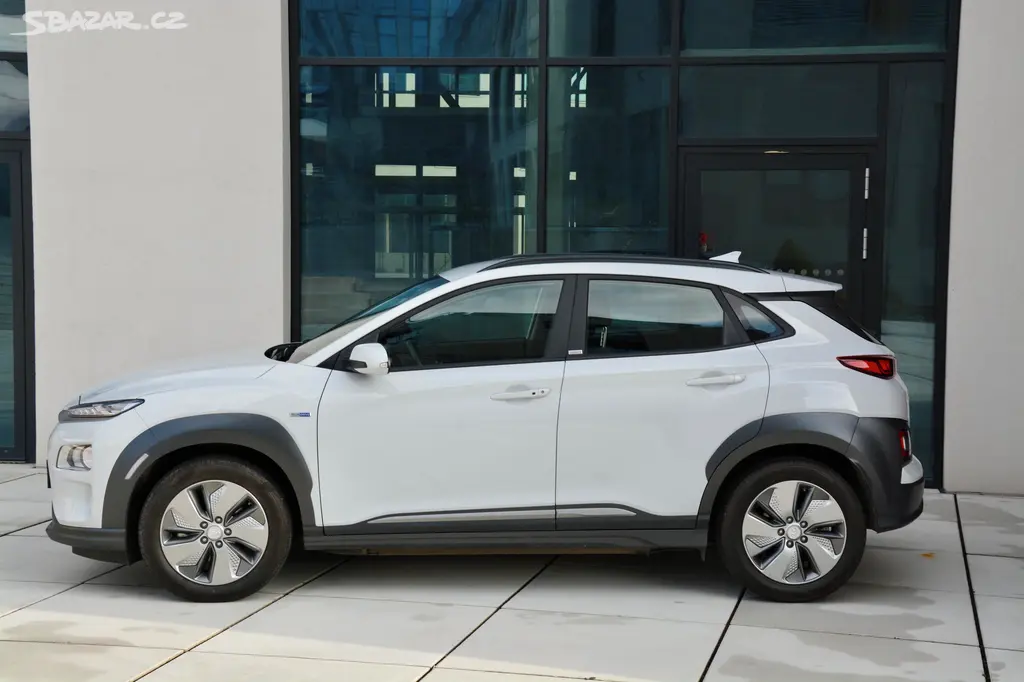 Hyundai KONA EV ELEKTRIC 100Kw 1 MAJITEL KAMERA - fotka 3