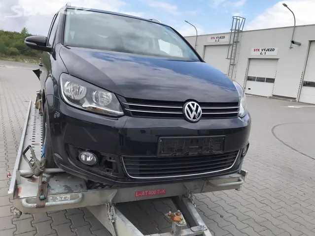 VW Touran 1T3 2012 sedačky isofix druhá řada Praha Bazar