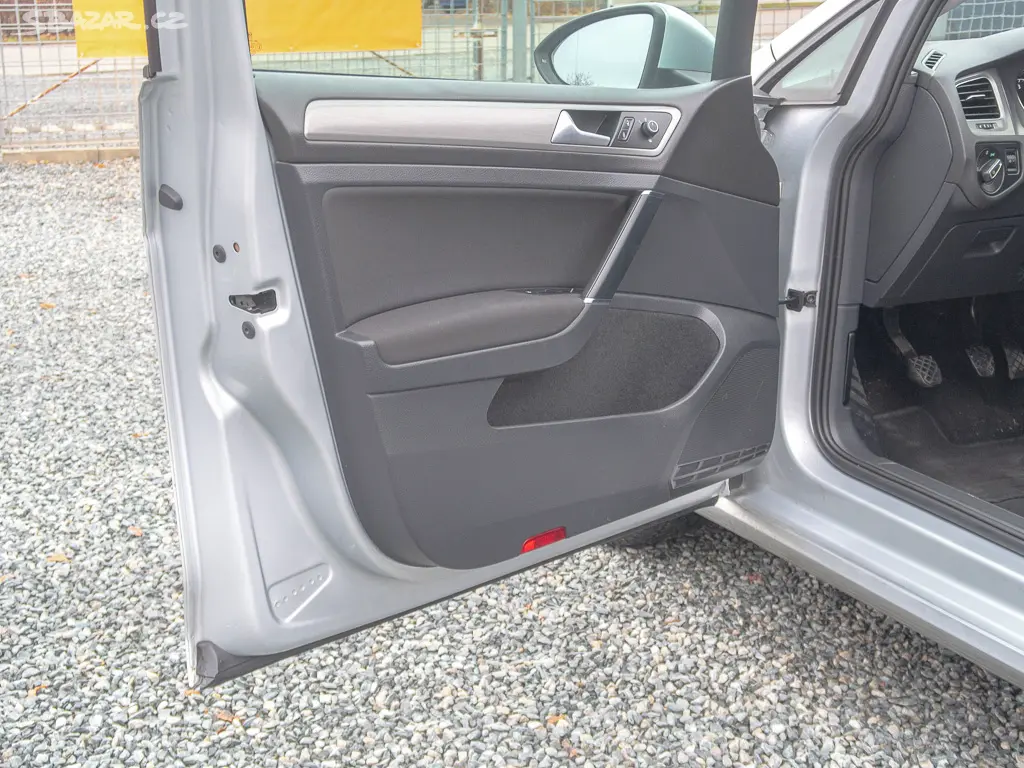 Volkswagen Golf 12/14 1.6TDI 77KW NAVIGACE - fotka 4
