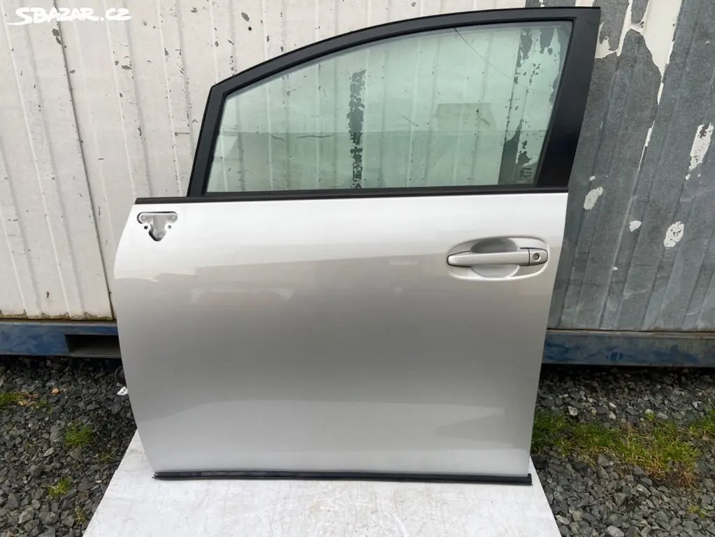 Toyota Verso dveře