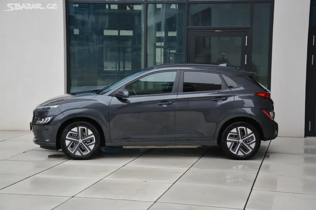 Hyundai Kona EV X LINE 64KW Elektric 1 MAJITEL - fotka 4