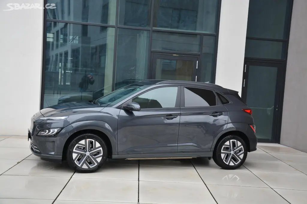 Hyundai Kona EV X LINE 64KW Elektric 1 MAJITEL - fotka 2