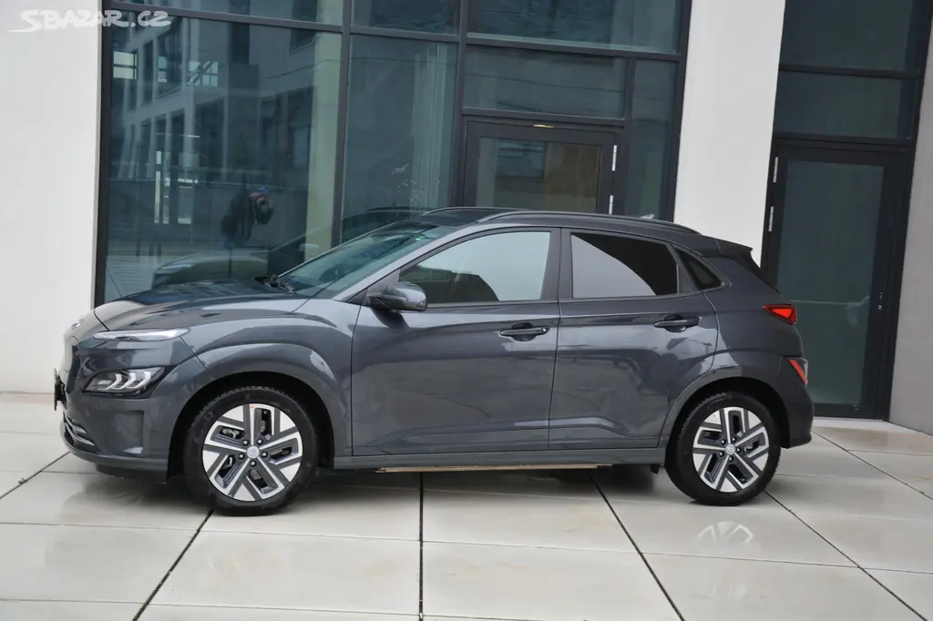 Hyundai Kona EV X LINE 64KW Elektric 1 MAJITEL - fotka 6
