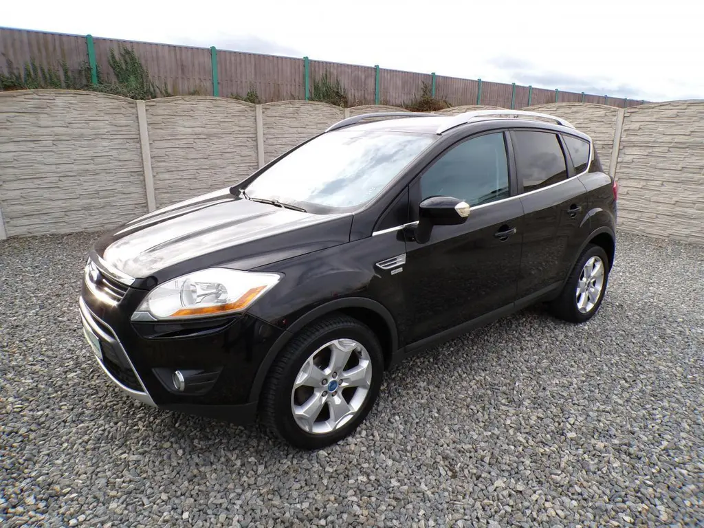 Ford Kuga 2.0TDC-i 4x4 TITANIUM SERVIS!! - fotka 3