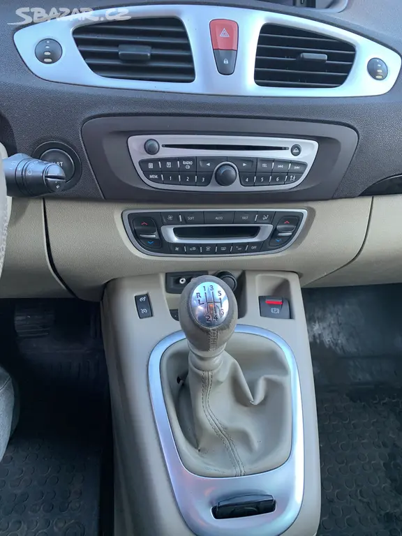 Renault Grand Scenic 1,9 dCI 96 kW 7 míst - fotka 4