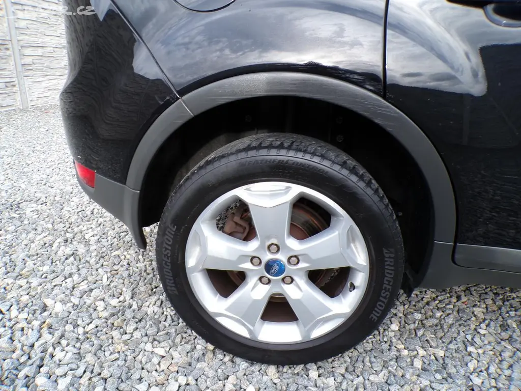 Ford Kuga 2.0TDC-i 4x4 TITANIUM SERVIS!! - fotka 5