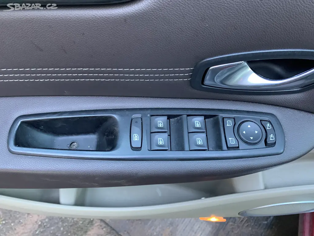 Renault Grand Scenic 1,9 dCI 96 kW 7 míst - fotka 3