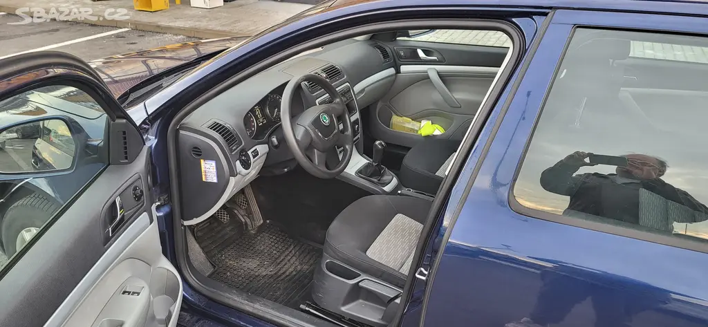 Škoda Octavia combi II 1.9 TDI 77 KW Elegance-CZ - fotka 4