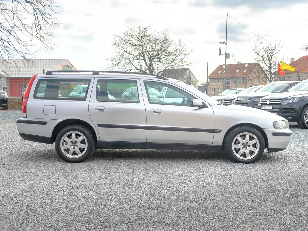 Volvo V70 2.4D 120KW mat 4x4 - fotka 2
