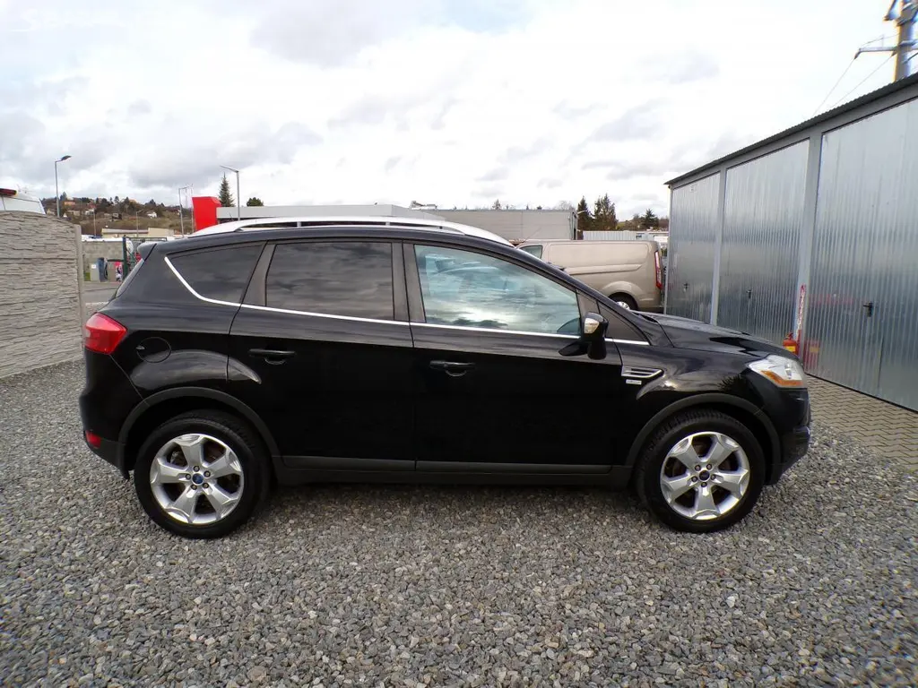 Ford Kuga 2.0TDC-i 4x4 TITANIUM SERVIS!! - fotka 4