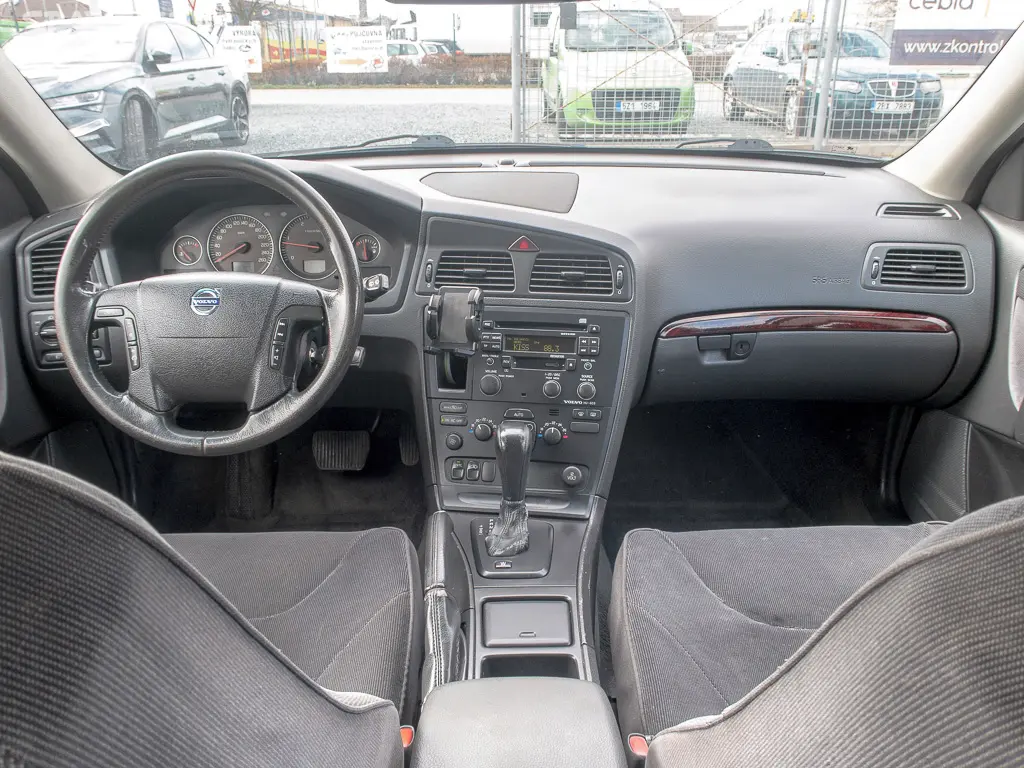 Volvo V70 2.4D 120KW mat 4x4 - fotka 5