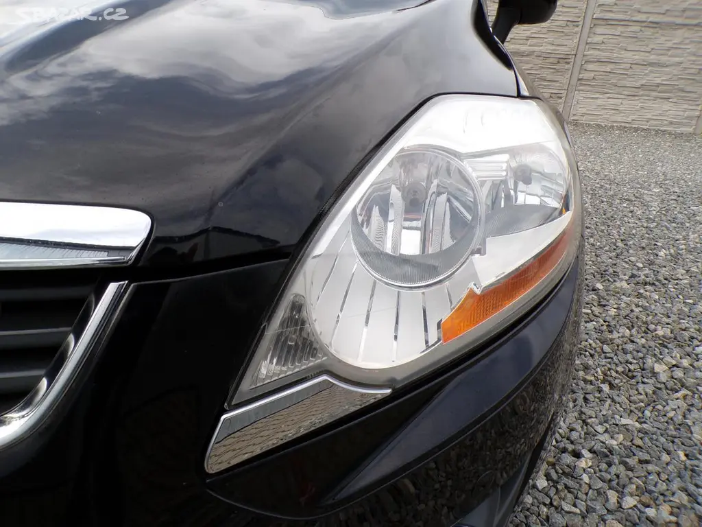 Ford Kuga 2.0TDC-i 4x4 TITANIUM SERVIS!! - fotka 6