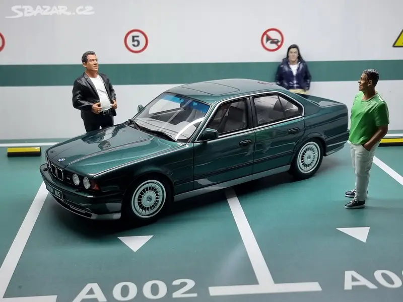 1/18 BMW M5 E34 Lagoon Green 