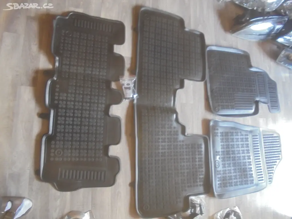 Náhled: KIA SORENTO , 2015 - - Gumové koberečky