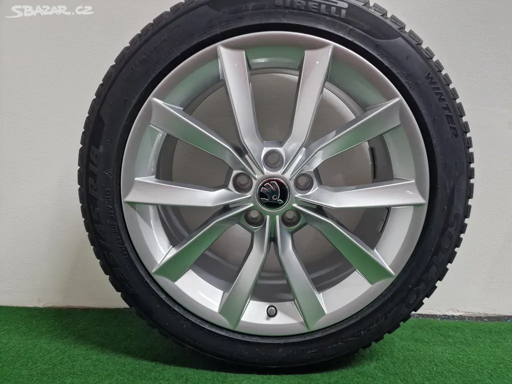 Škoda Superb III  Alu kola 18  Letní Nové Originál
