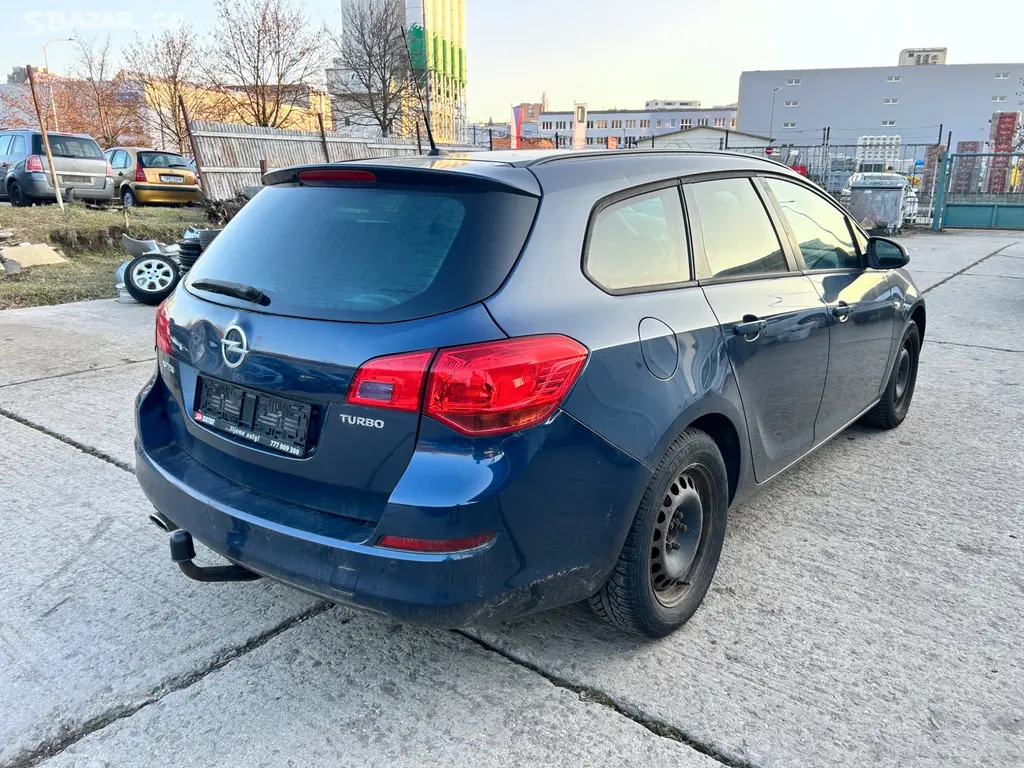 Opel Astra, Sports Tourer, TURBO - fotka 6
