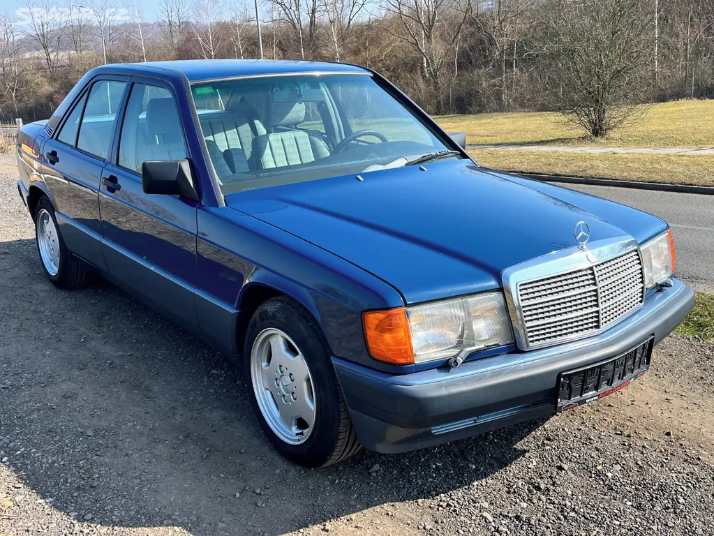 MERCEDES W201 2.6 R6 122KW,KLIMA,BEZ RZI,ALU AMG! - fotka 3