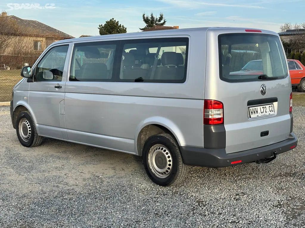 Volkswagen T5 Caravelle 2.0 tdi LONG 9 míst NAVI - fotka 4